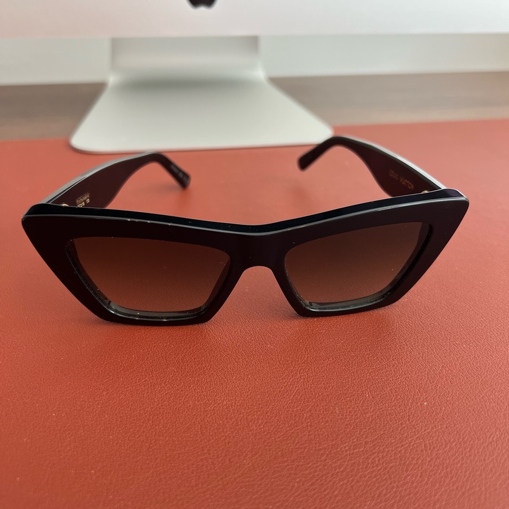 Louis Vuitton - Chic Black Cat-Eye Sunglasses